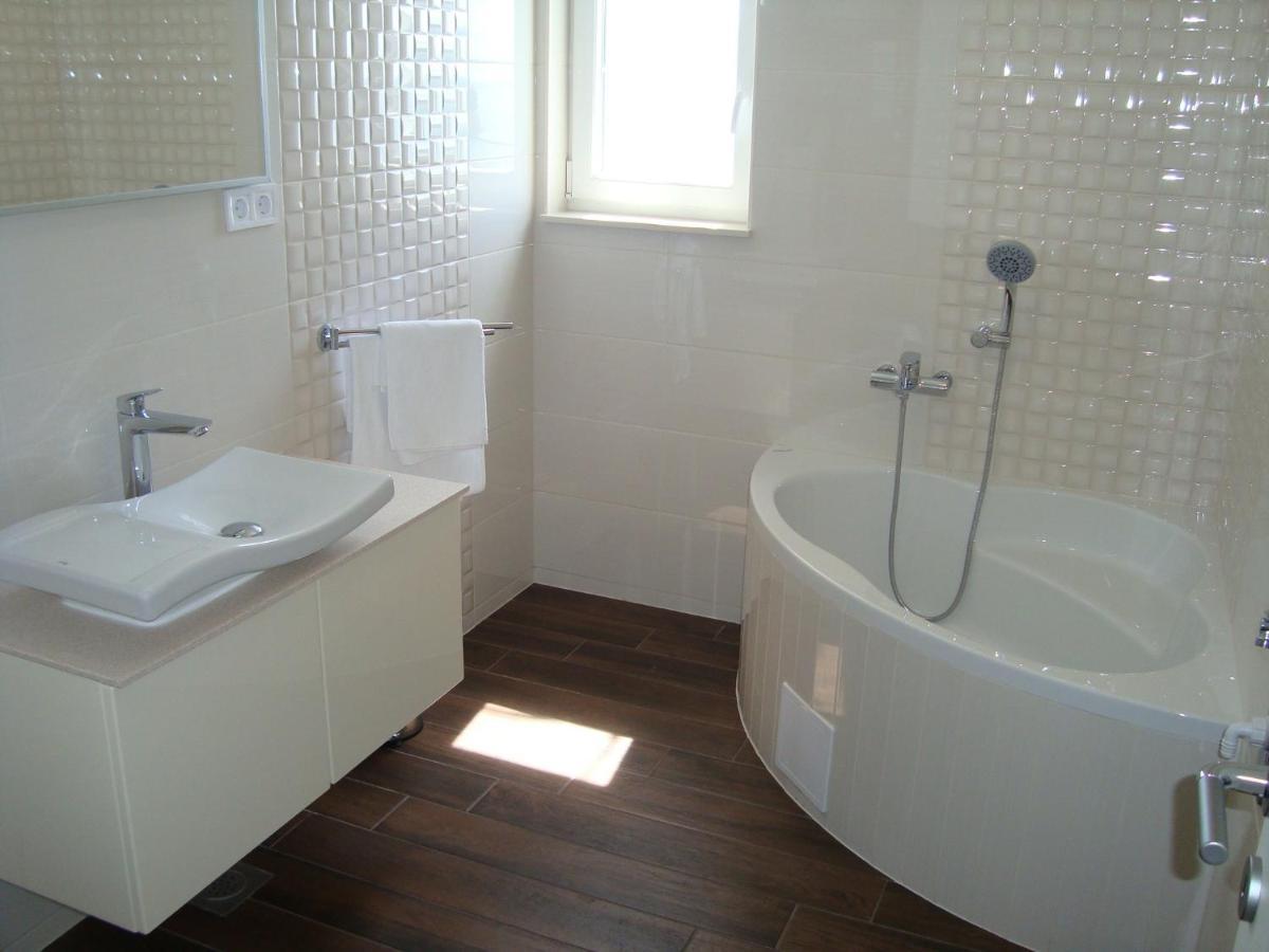 אומיס House Karlo Apartments מראה חיצוני תמונה